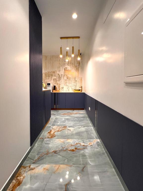 Corridoio Principale & Design Luminoso