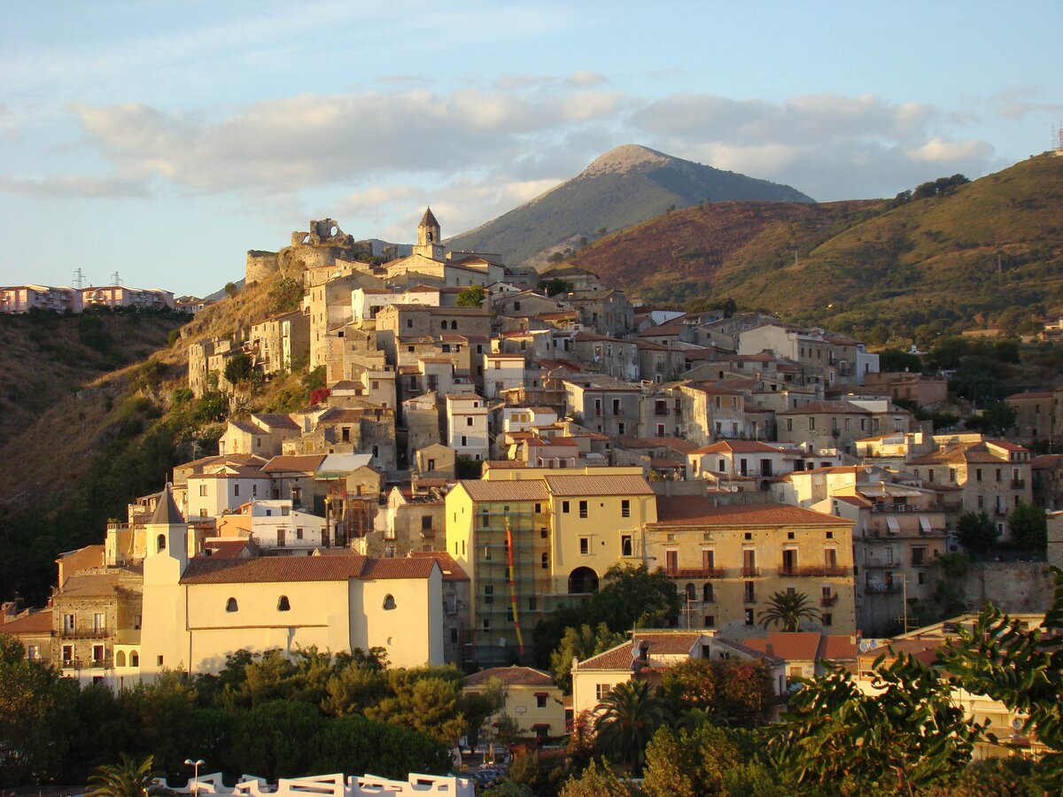 Scalea - Il borgo antico arroccato e la Riviera dei Cedri